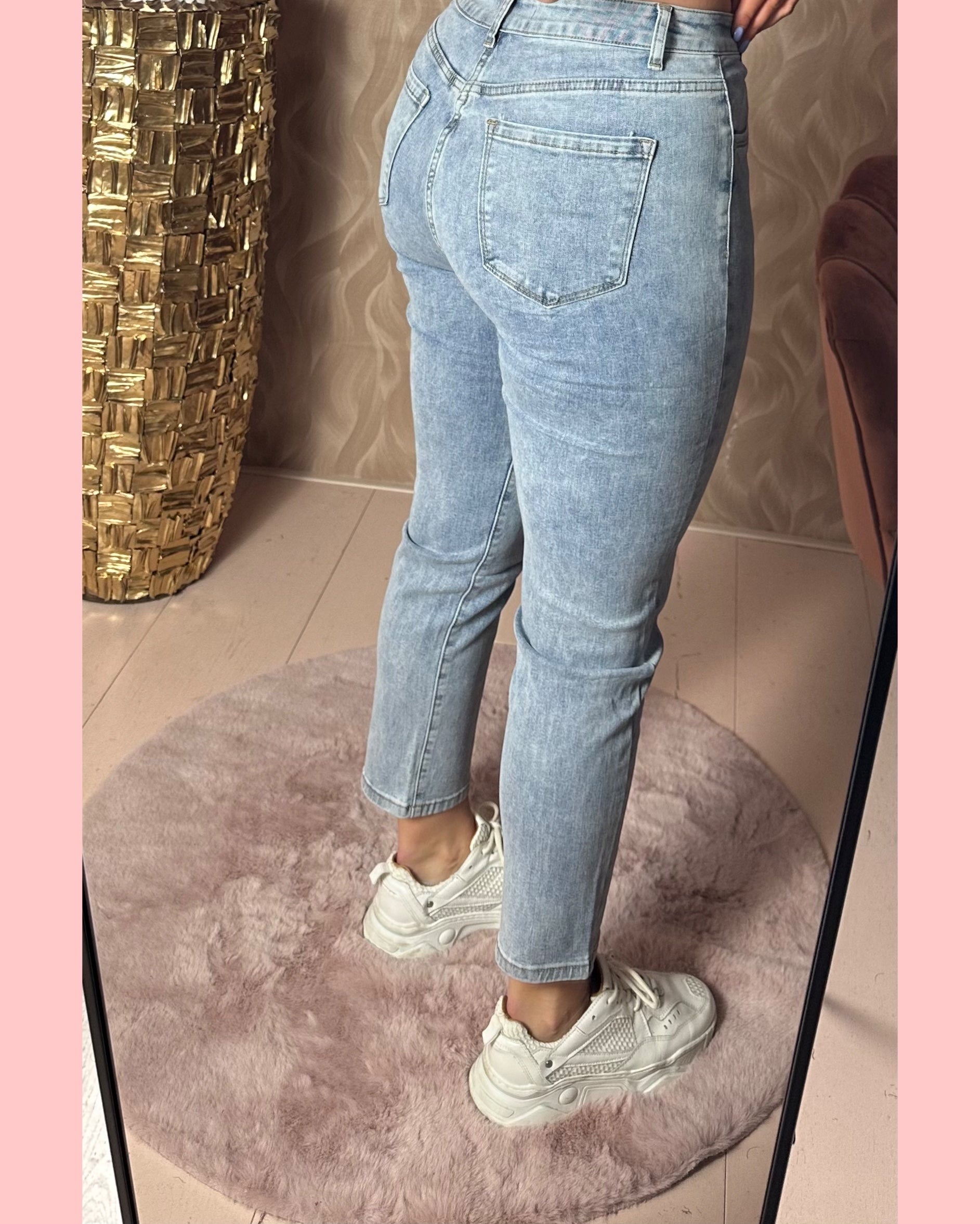 MOM JEANS •• 2007-2 •• LIGHT DENIM •• AANBIEDING