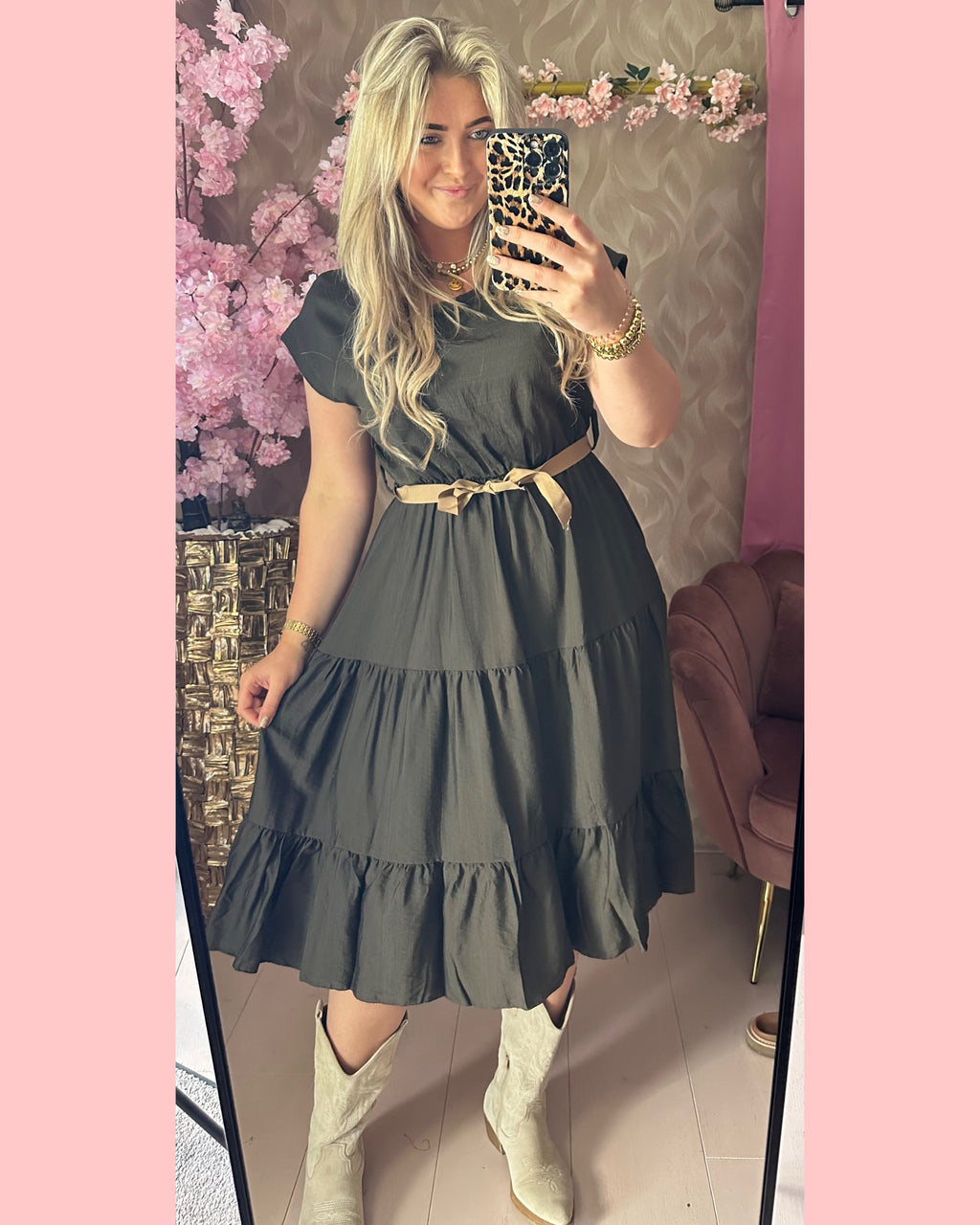 VISCOSE STROKEN JURK BRUIN 🤎 𝐀𝐀𝐍𝐁𝐈𝐄𝐃𝐈𝐍𝐆