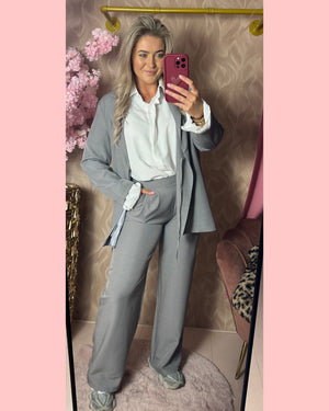 SHAE SUIT GREY ••• 𝐀𝐀𝐍𝐁𝐈𝐄𝐃𝐈𝐍𝐆