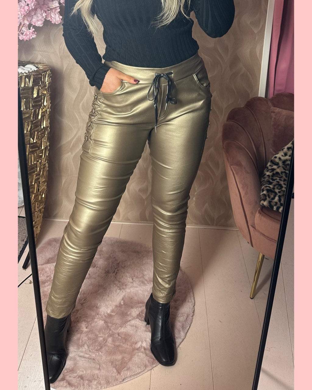 LEATHER LOOK BROEK MET KNOOP DETAIL GOUD AANBIEDING