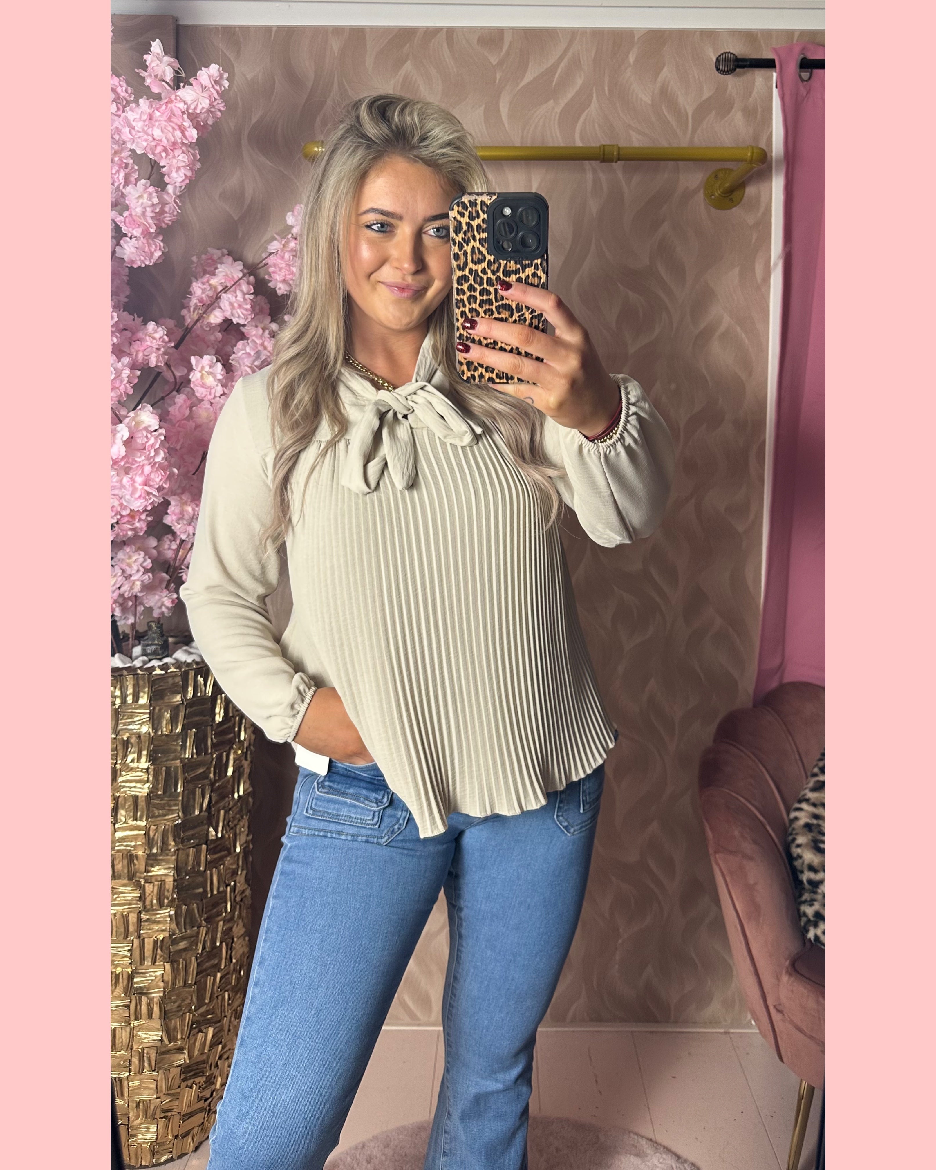 PLISSE BLOUSE BEIGE 𝐀𝐀𝐍𝐁𝐈𝐄𝐃𝐈𝐍𝐆