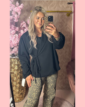 STRETCHY STRIK BLAZER 🎀 ZWART 🎀 𝐀𝐀𝐍𝐁𝐈𝐄𝐃𝐈𝐍𝐆