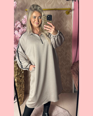 SPORTY SWEATER DRESS TAUPE •• AANBIEDING