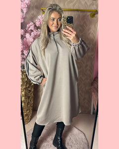 SPORTY SWEATER DRESS TAUPE •• AANBIEDING