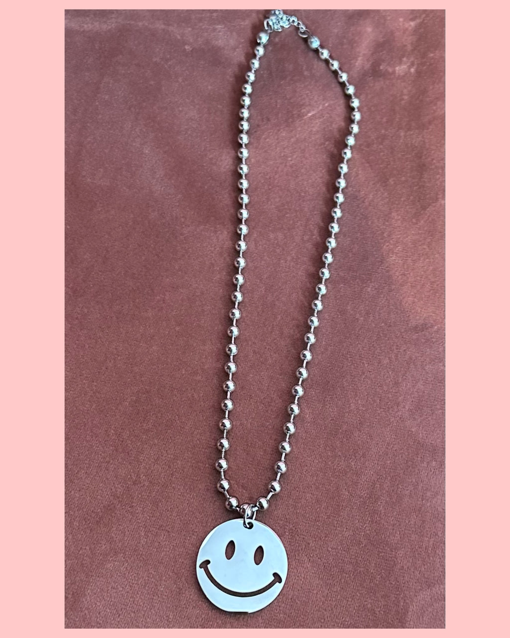 BOLLETJES KETTING • 𝐇𝐀𝐍𝐃𝐌𝐀𝐃𝐄 • BIG SMILEY ZILVER