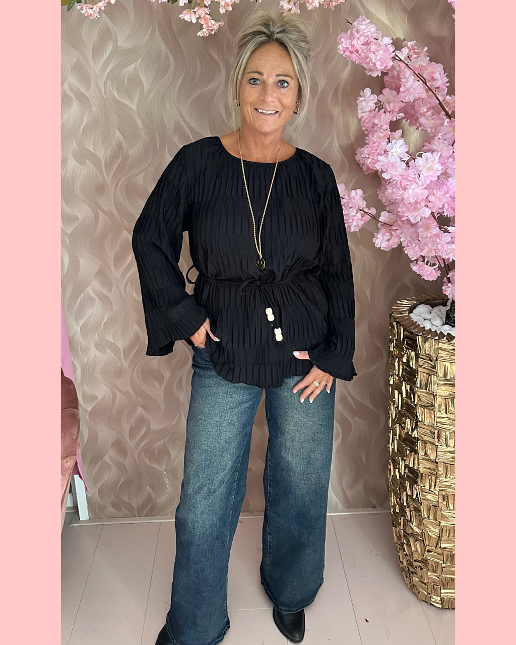 FLARE TOP ZWART 🖤 𝐀𝐀𝐍𝐁𝐈𝐄𝐃𝐈𝐍𝐆