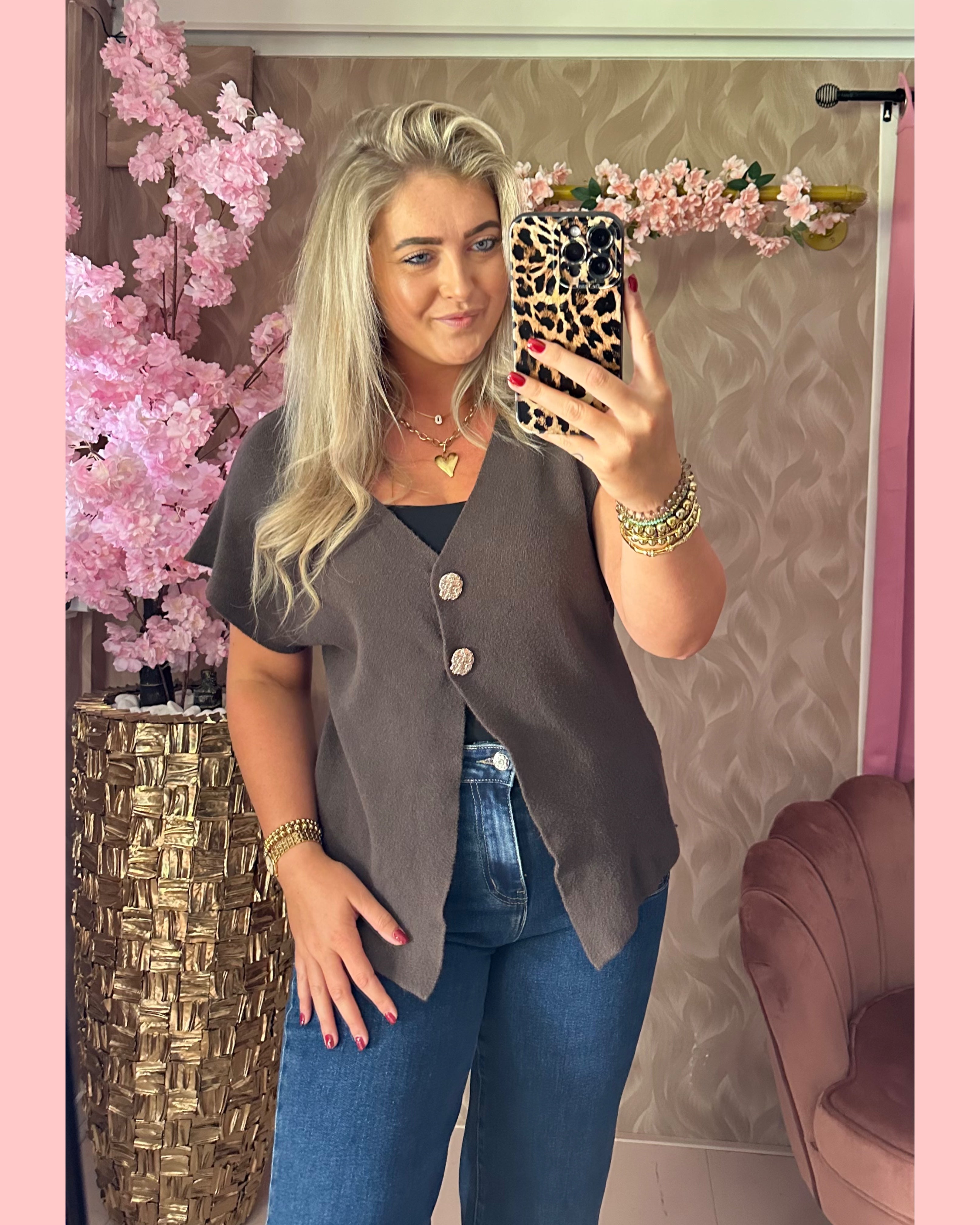 VESTJE CHOCO BRUIN & KNOOPJES • AANBIEDING