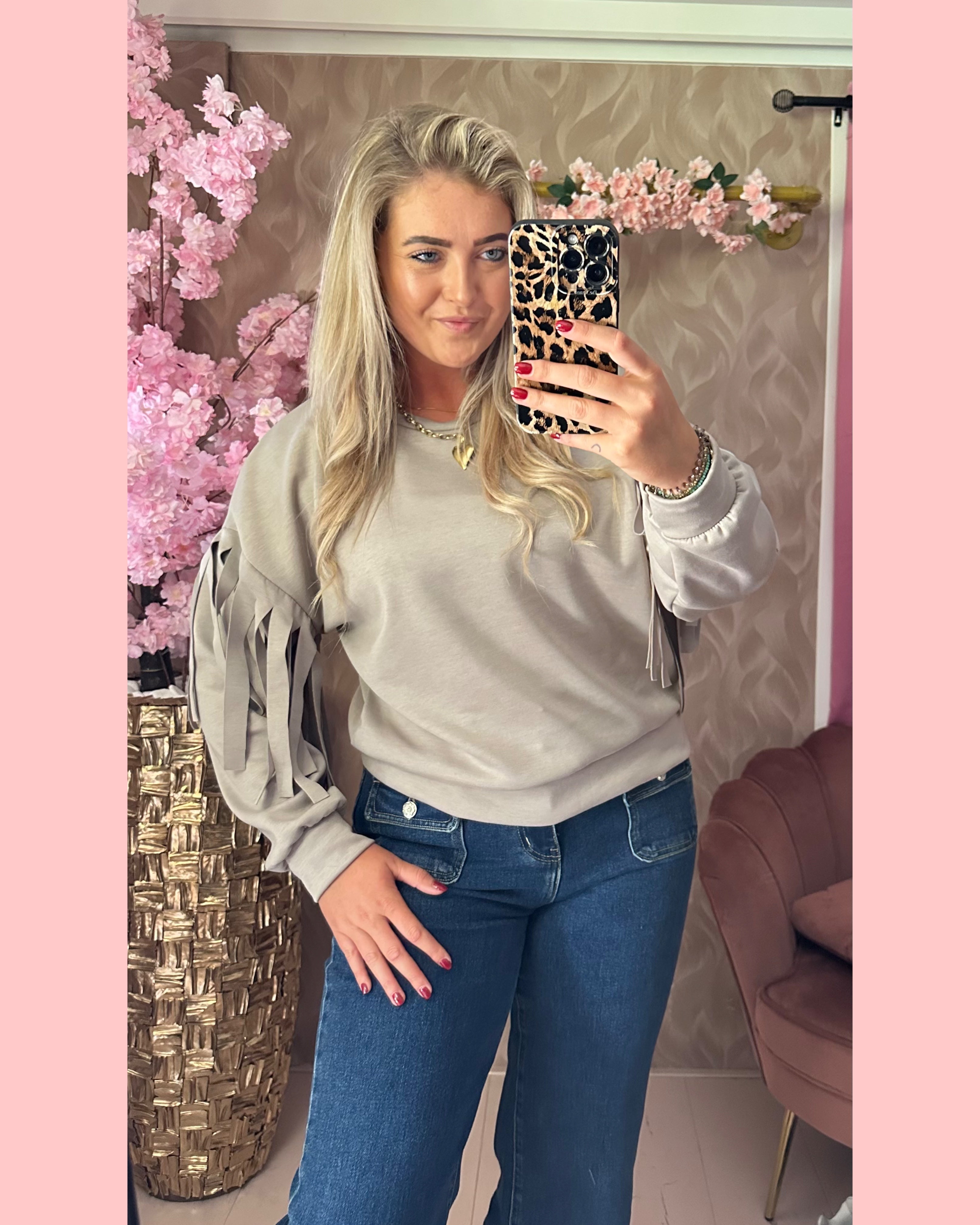 FRANJE SWEATER TAUPE 🩶 𝐀𝐀𝐍𝐁𝐈𝐄𝐃𝐈𝐍𝐆