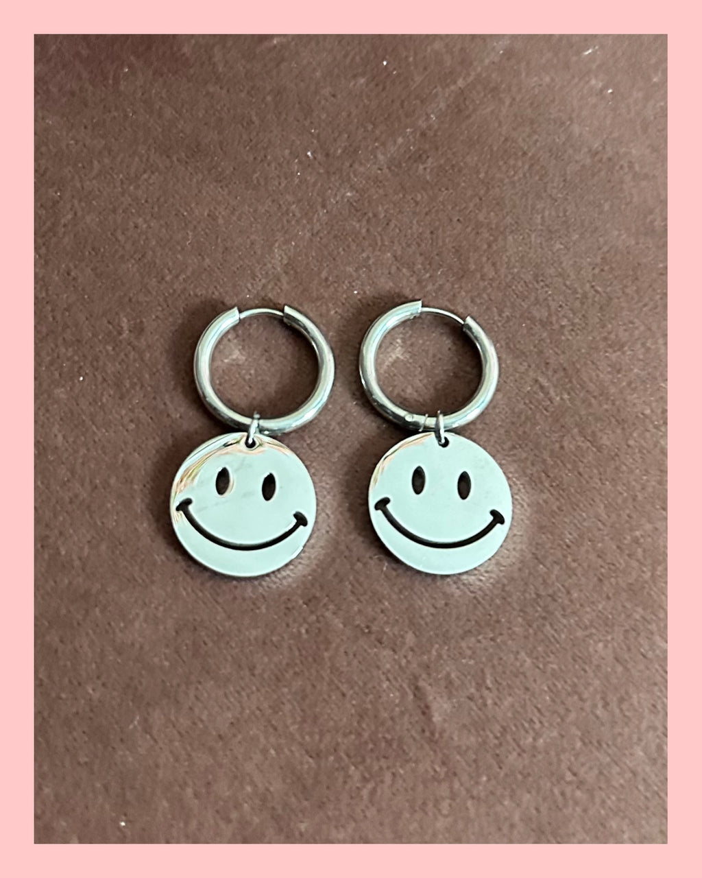 𝑯𝑨𝑵𝑫𝑴𝑨𝑫𝑬 •• SMILEY OORBELLEN •• ZILVER