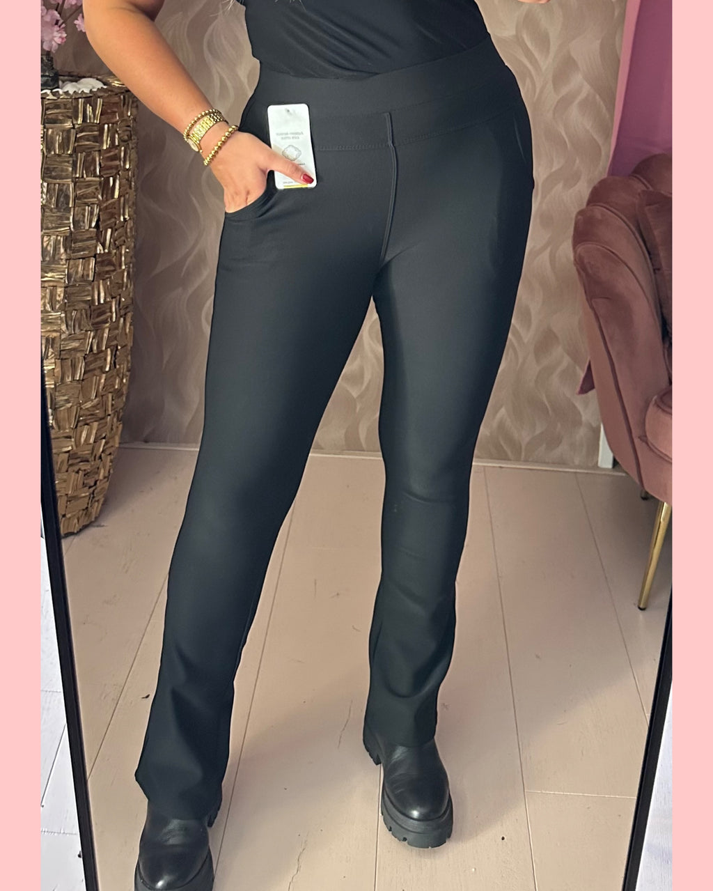 FLARED ANGELINA • ZWART • R227 • 𝐀𝐀𝐍𝐁𝐈𝐄𝐃𝐈𝐍𝐆