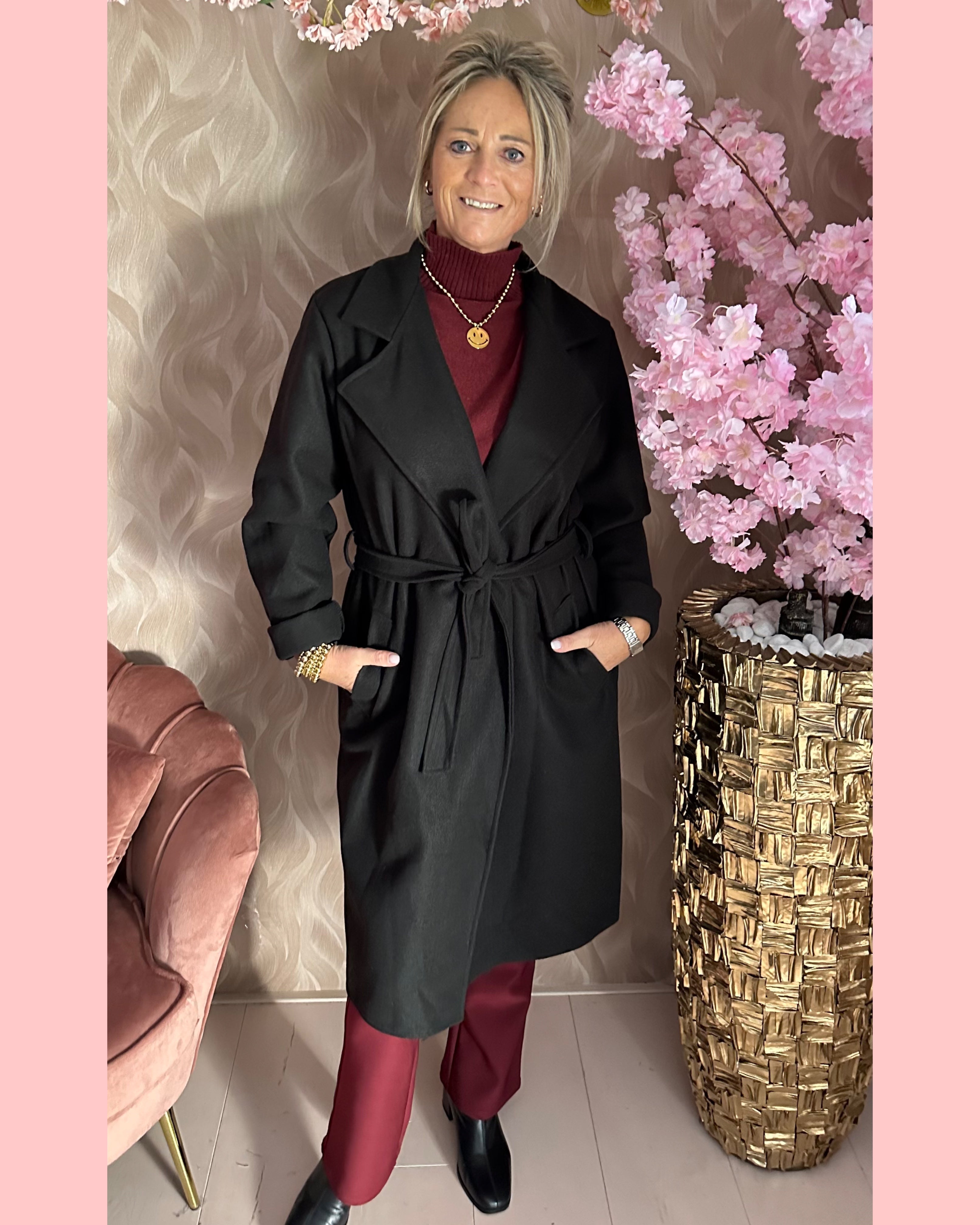 MANTEL ZWART •• AANBIEDING