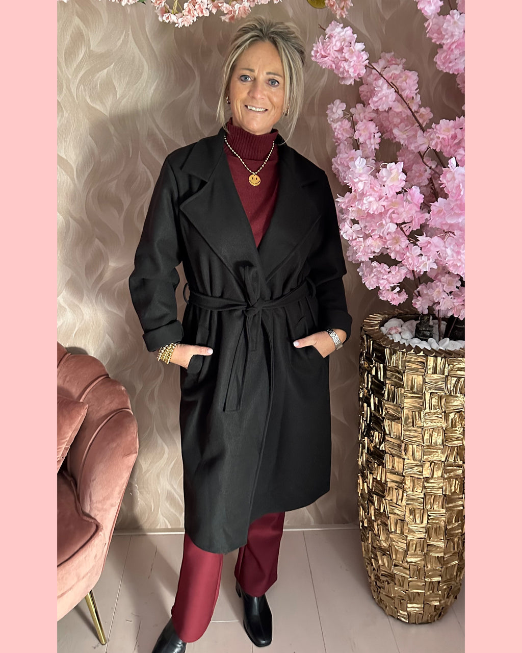 MANTEL ZWART •• AANBIEDING