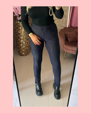 NAVY TRAVEL LEGGING 𝑨𝑨𝑵𝑩𝑰𝑬𝑫𝑰𝑵𝑮