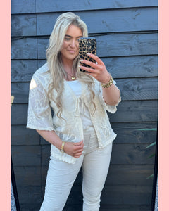 BLOEMEN VESTJE BEIGE 🤎 𝐀𝐀𝐍𝐁𝐈𝐄𝐃𝐈𝐍𝐆