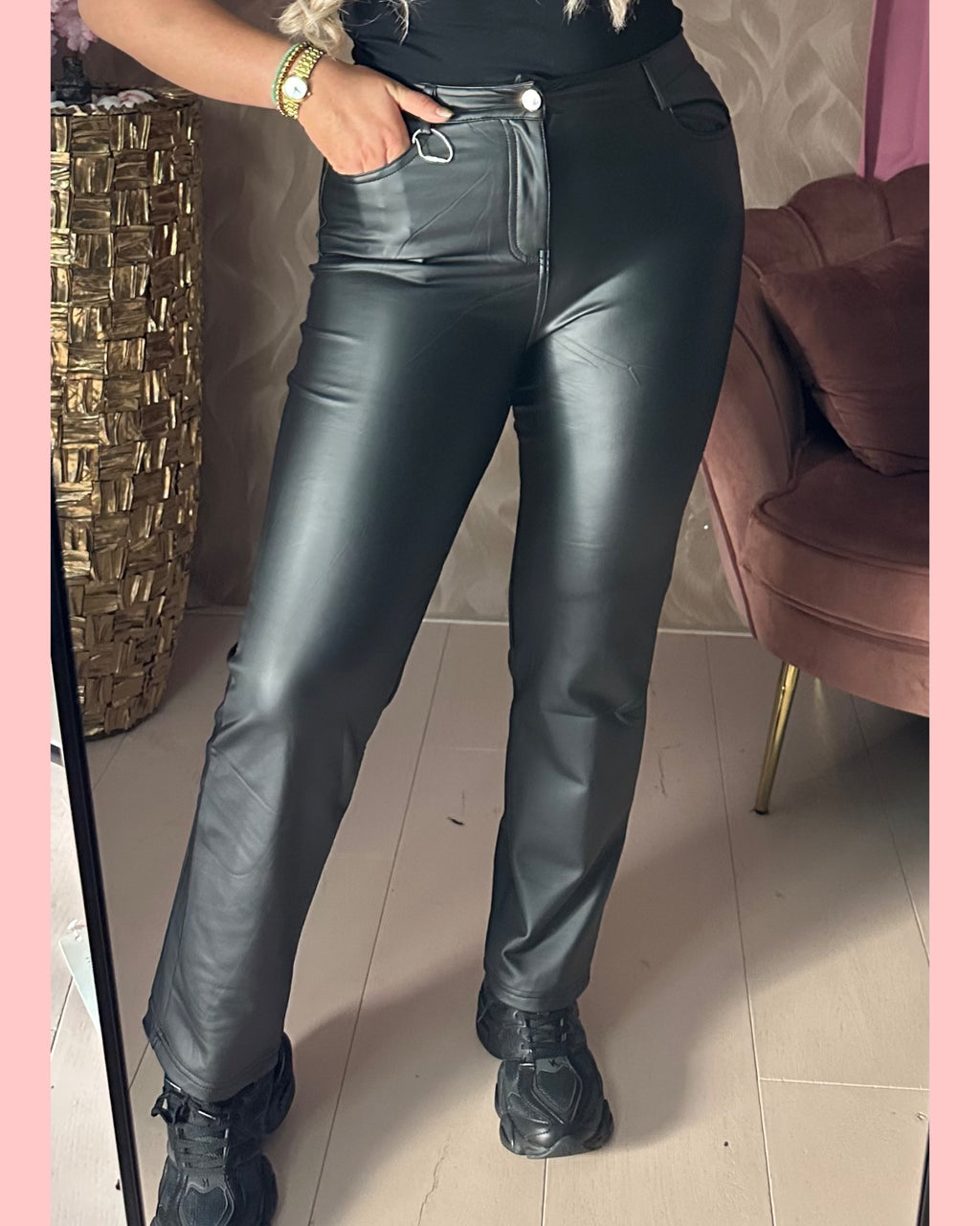 LEATHER LOOK STRAIGHT LEG BLACK •• A319 •• AANBIEDING