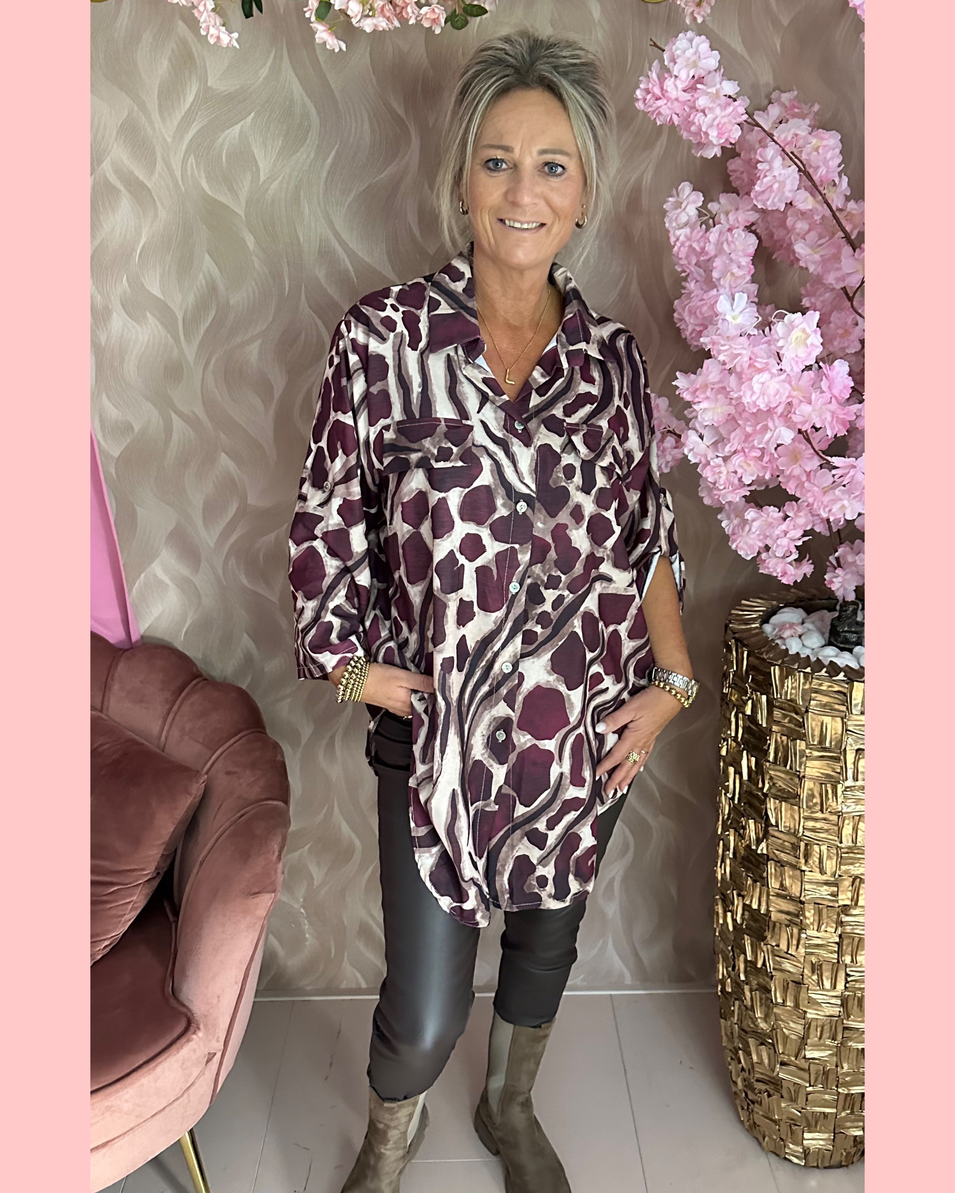 DOORKNOOP ANIMAL BLOUSE BORDEAUX • 𝐀𝐀𝐍𝐁𝐈𝐄𝐃𝐈𝐍𝐆