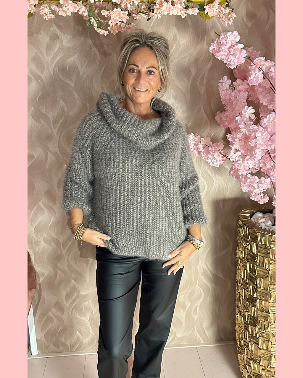 • FLUFFY • LOSSE COL TRUI TAUPE • AANBIEDING