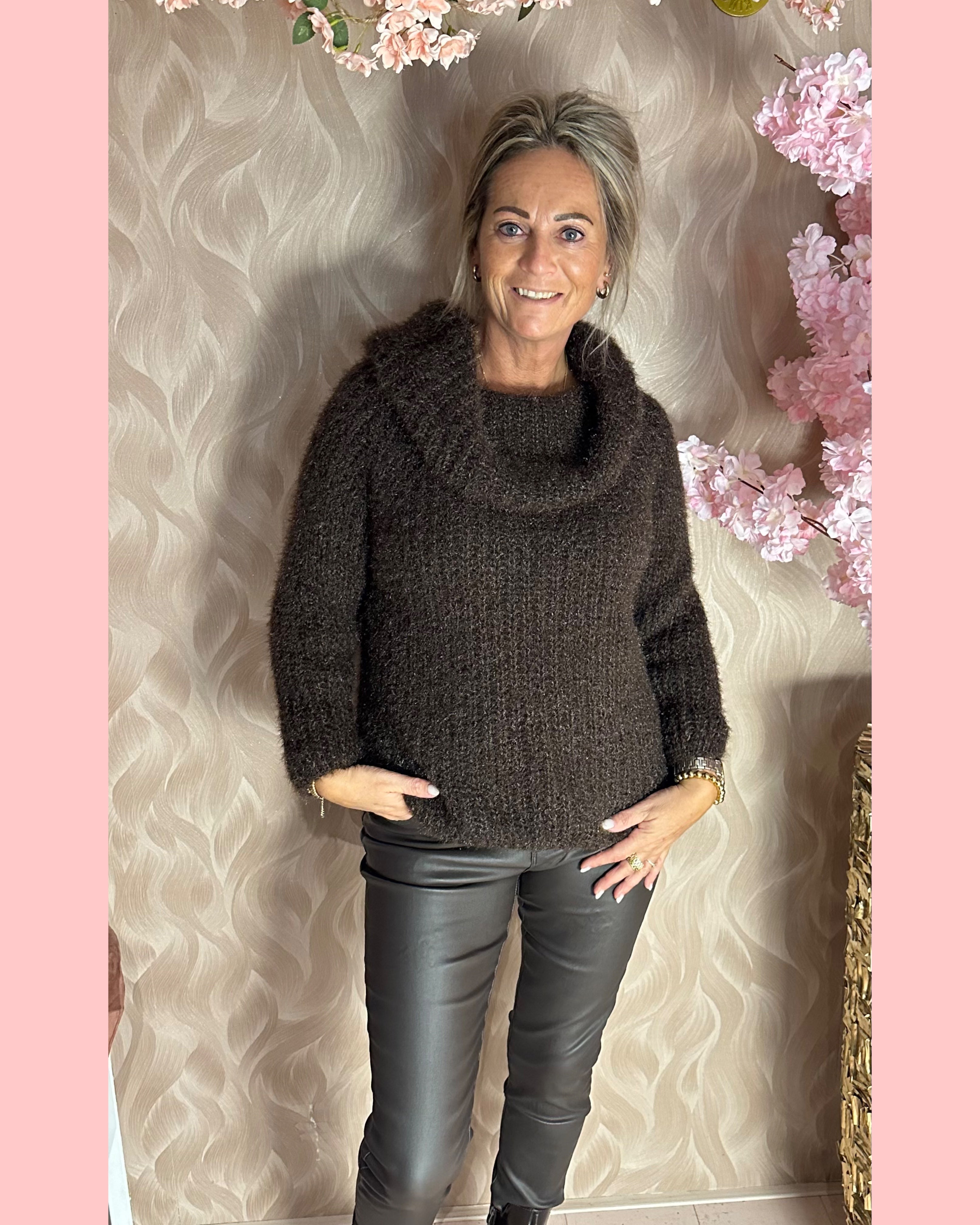 • FLUFFY • LOSSE COL TRUI BRUIN • AANBIEDING