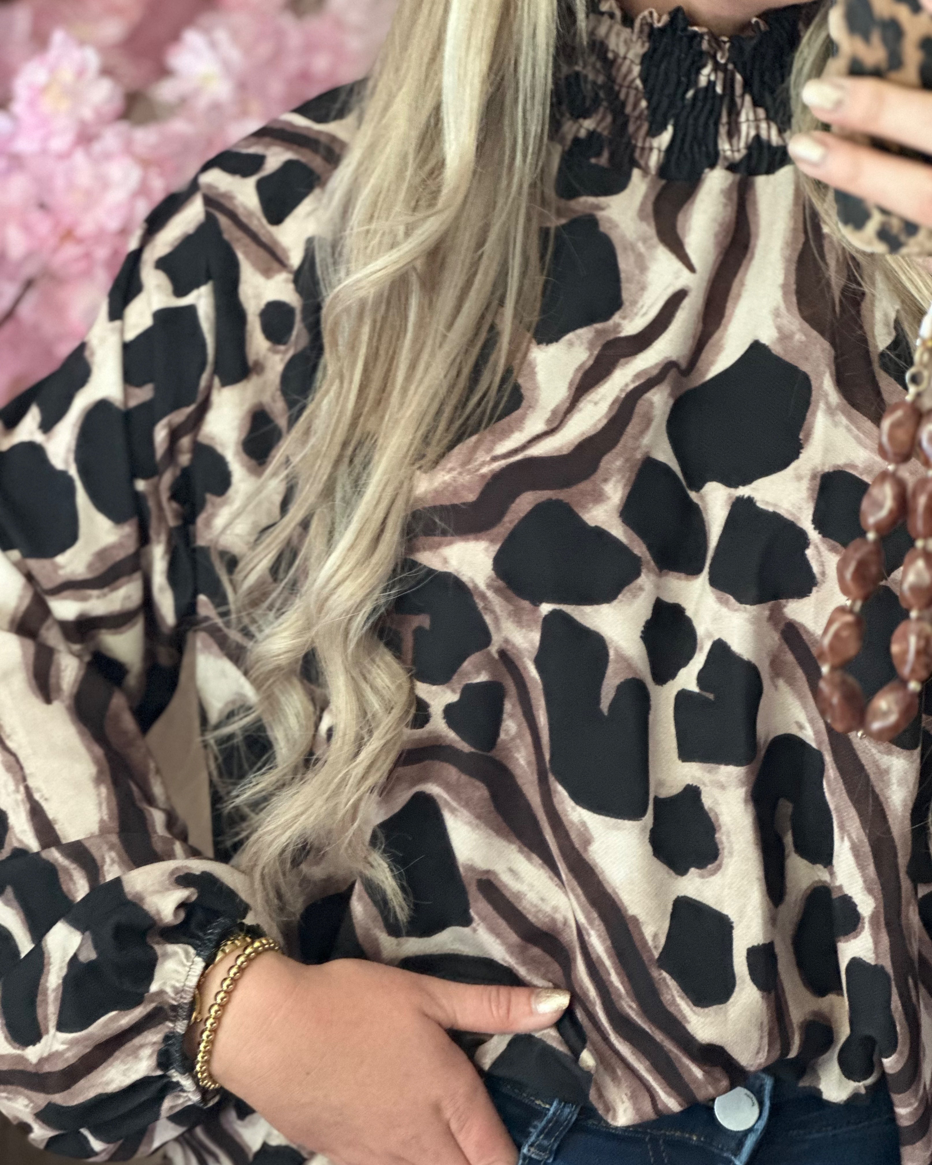 LIKE TRAVEL • BLOUSE • ANIMAL BLACK • AANBIEDING