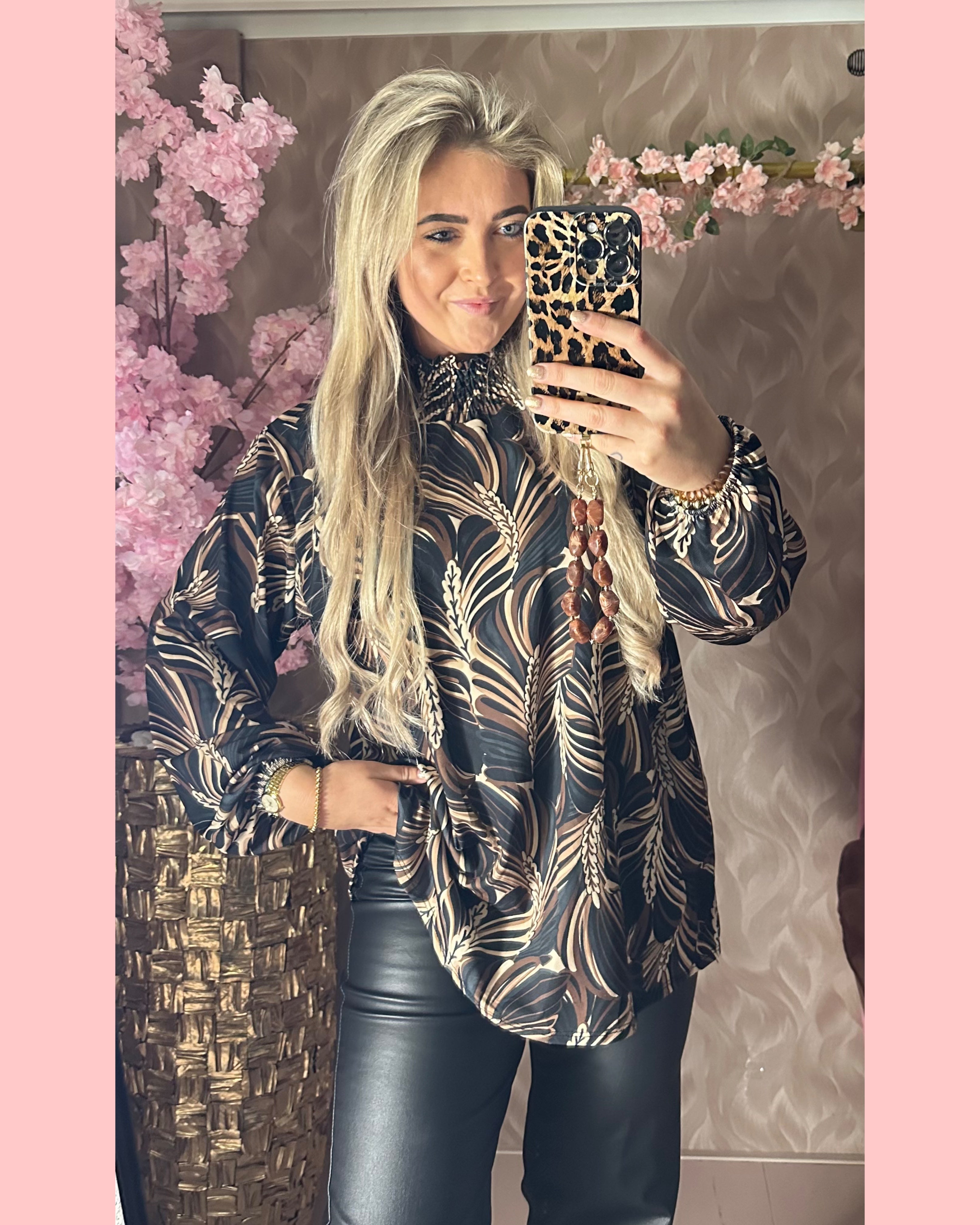 LIKE TRAVEL • BLOUSE • LEAVES BLACK • AANBIEDING
