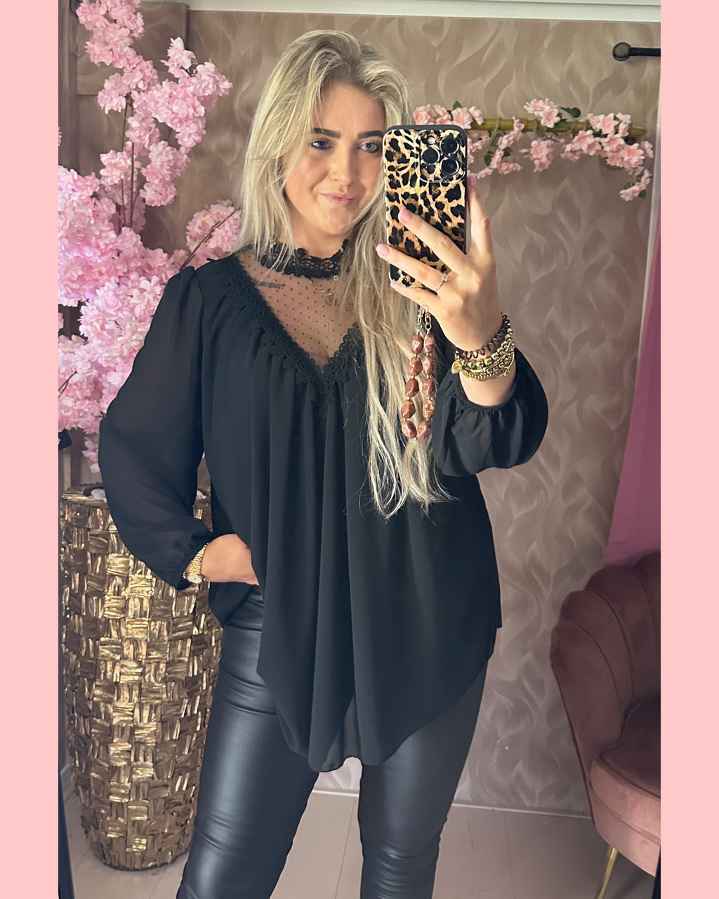 BLOUSE LACE V HALS ZWART