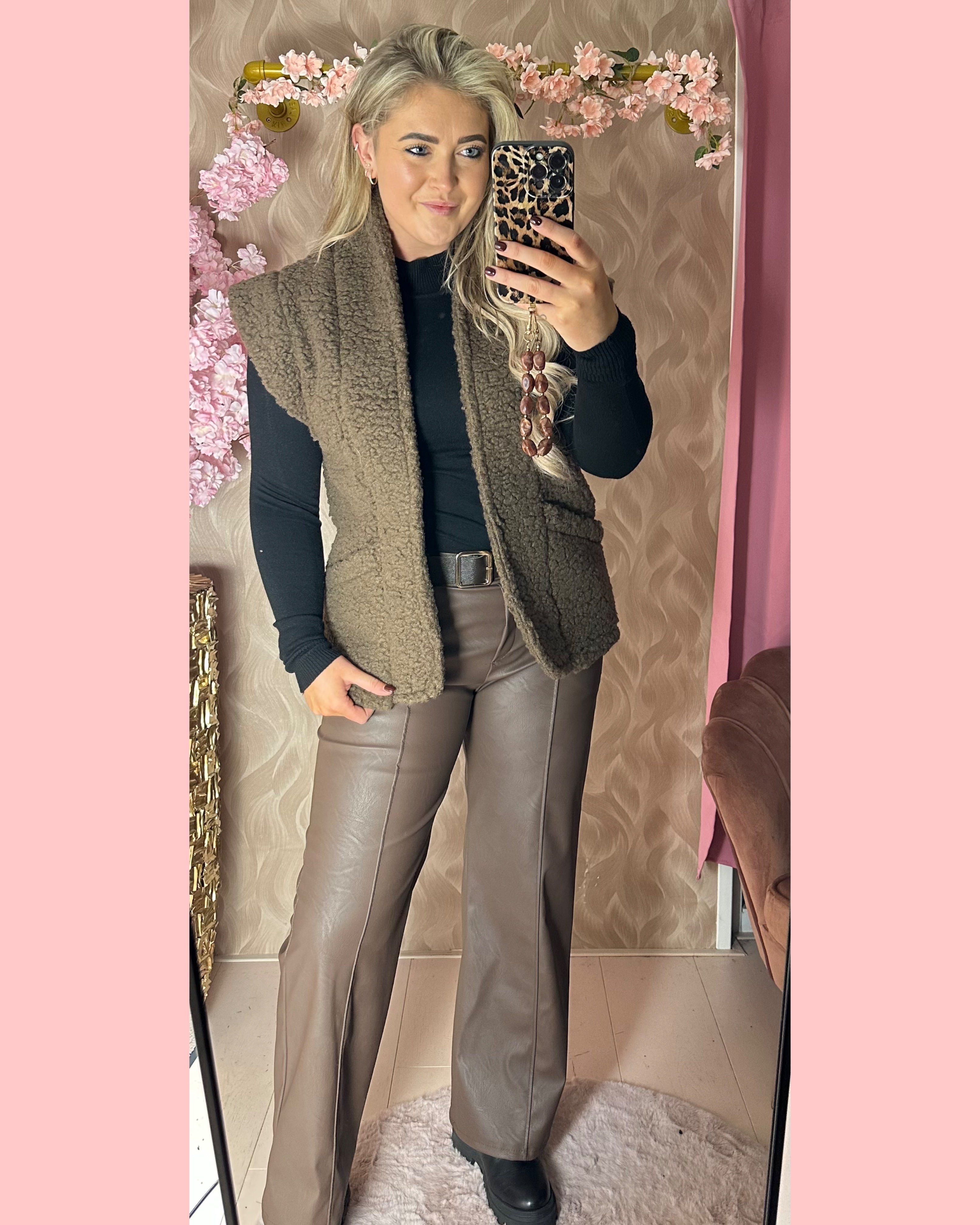 TEDDY GILET CHOCO BRUIN 🐻 𝐀𝐀𝐍𝐁𝐈𝐄𝐃𝐈𝐍𝐆